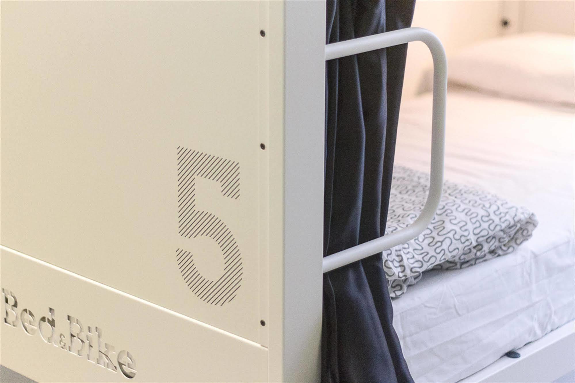Bed & Bike Barcelona Hostel Екстериор снимка