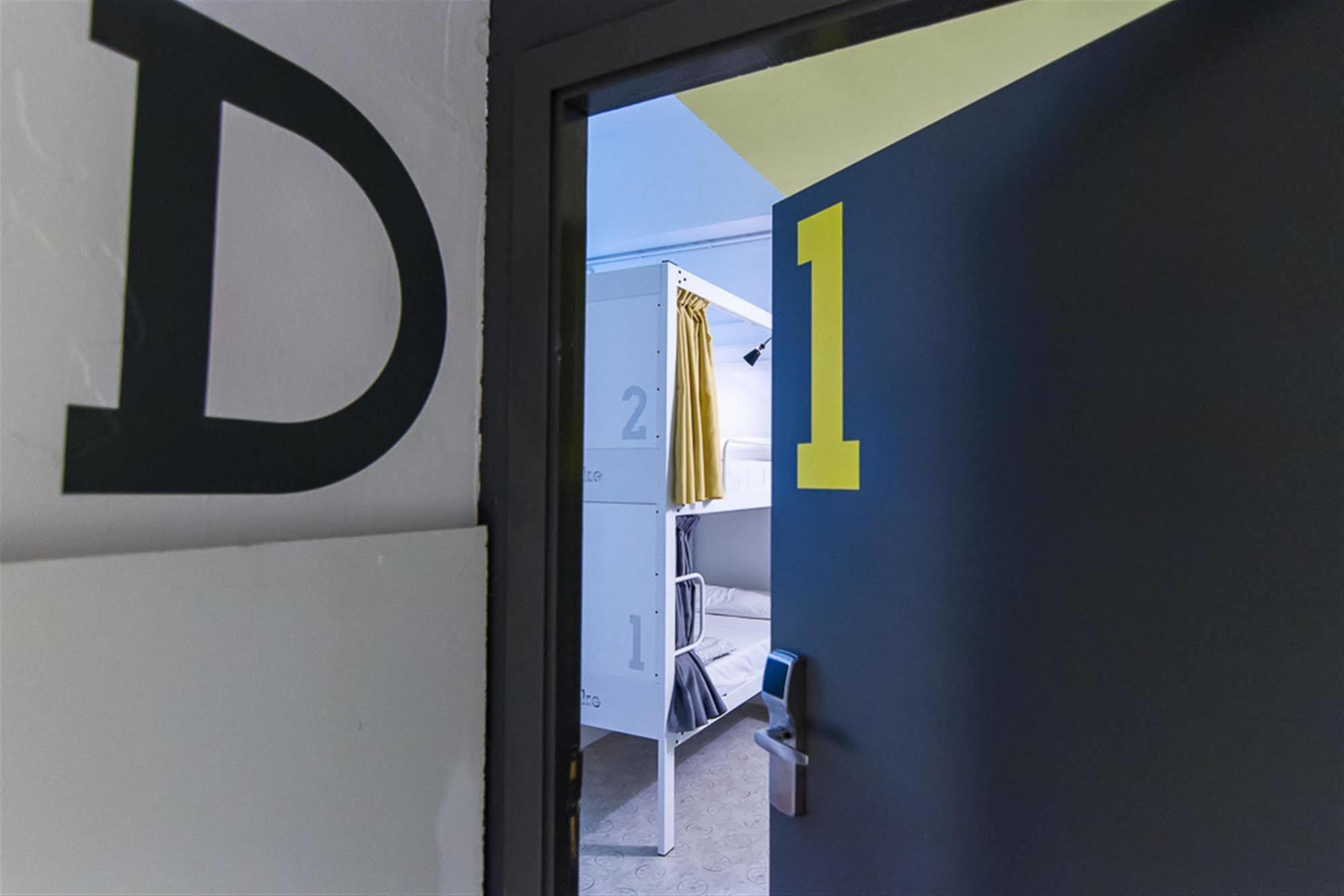 Bed & Bike Barcelona Hostel Екстериор снимка