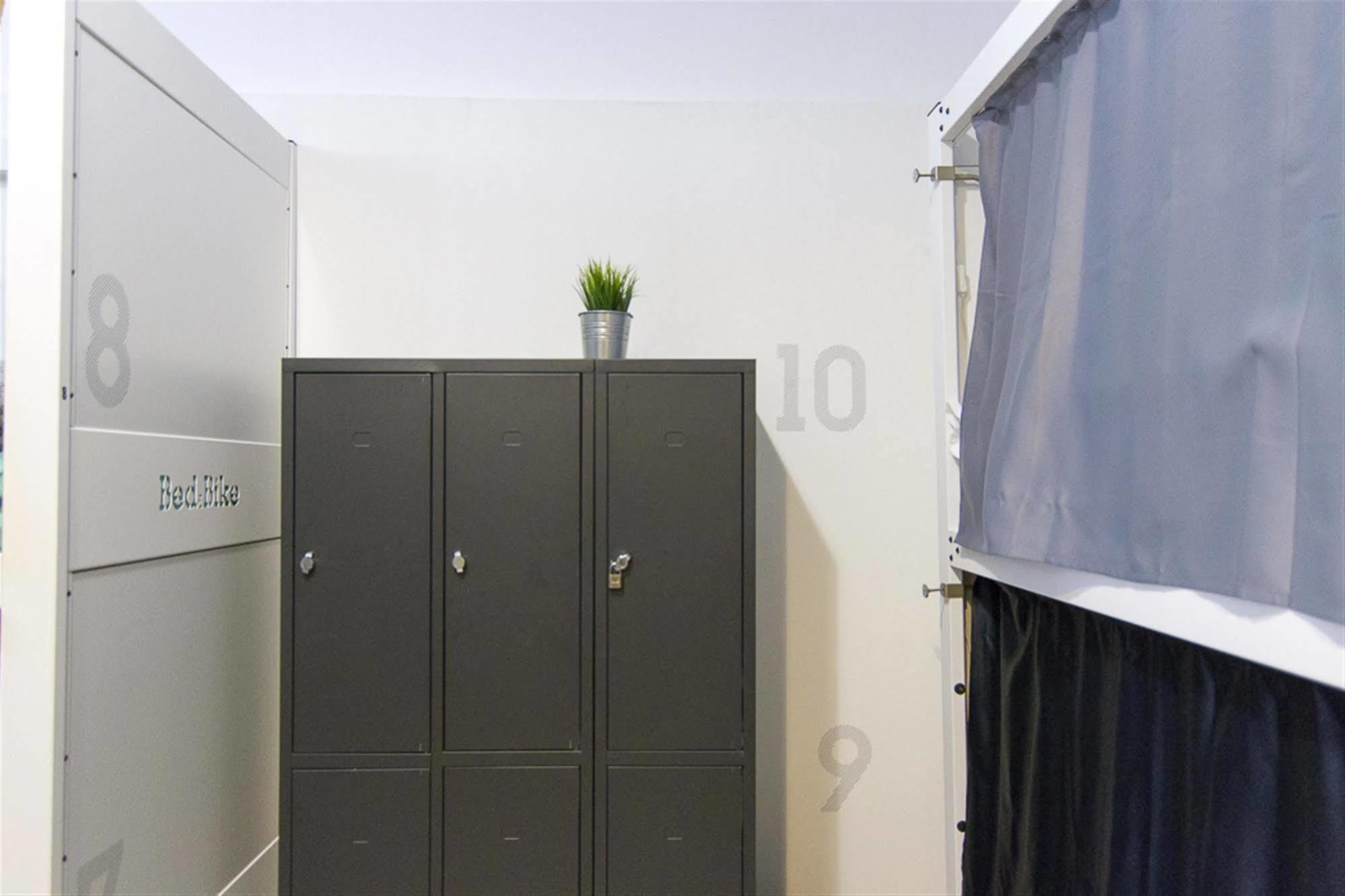 Bed & Bike Barcelona Hostel Екстериор снимка