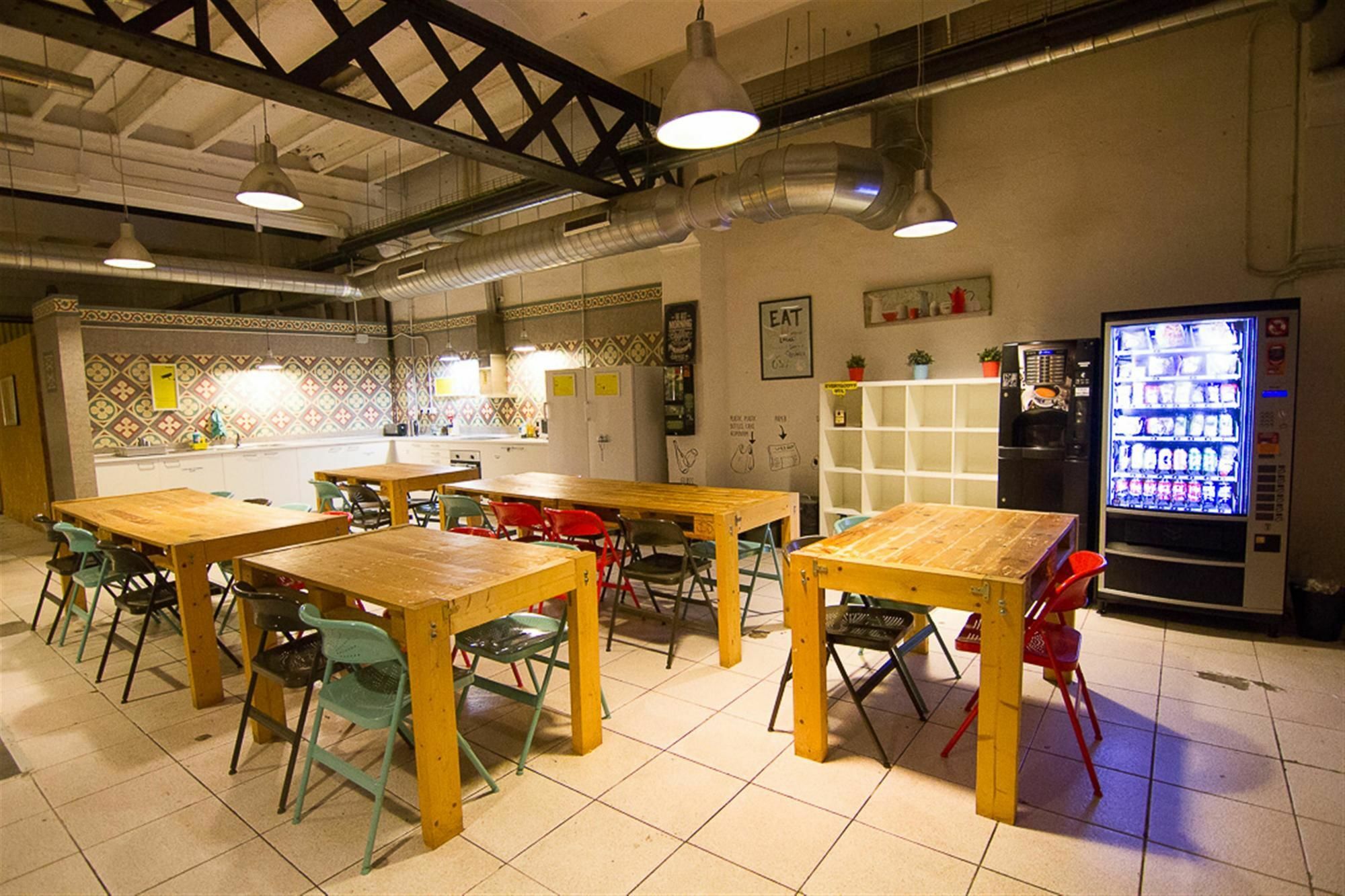 Bed & Bike Barcelona Hostel Екстериор снимка